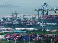 USS Abraham Lincoln bersandar di Pelabuhan Laem Chabang di Provinsi Chonburi, Thailand, Rabu (2/9/2026). (REUTERS/Chalinee Thirasupa)