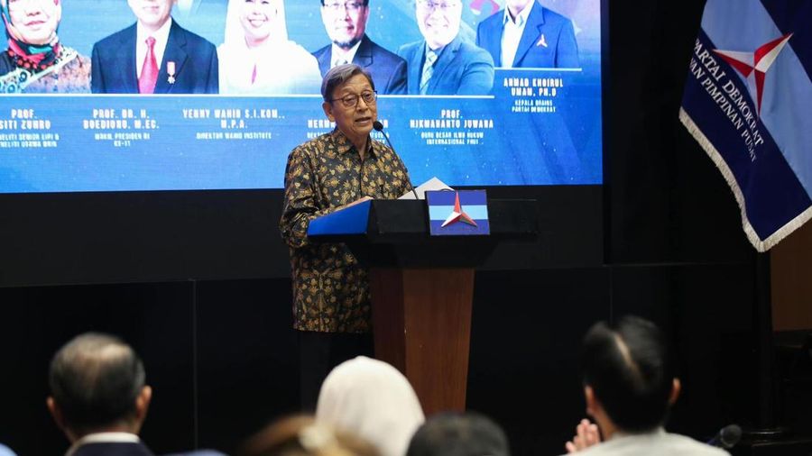 Wakil Presiden Republik Indonesia ke-11, Boediono menjadi pembicara dalam Sarasehan 25 Tahun Partai Demokrat di kantor DPP Partai Demokrat, Jakarta, Selasa (1/9/2026). (Dok. DPP Partai Demokrat)