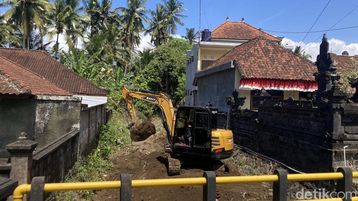 Kerap Meluap Saat Musim Hujan, Sungai Mati di Pikat Klungkung Dikeruk