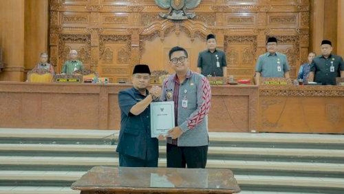 Bupati Sampaikan Raperda Perubahan APBD Klaten untuk Respon Perkembangan