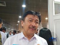 Direktur Jenderal Perhubungan Udara Kemenhub Lukman F. Laisa saat ditemui di Kompleks Parlemen, Jakarta, Kamis (3/9/2026). (CNBC Indonesia/Martyasari Rizky)