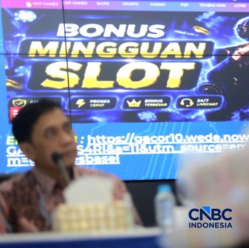 Direktur Pengendalian Ruang Digital Komdigi Safriansyah Yanwar Rosyadi dalam keterangan pers terkait Tindak Pidana Perjudian Daring di Gedung Awaloedin Djamin Bareskrim Polri, kamis, (3/9/2026). (CNBC Indonesia/Muhammad Sabki)