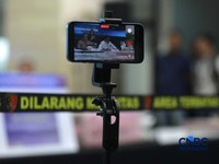 Direktur Tindak Pidana Siber (Dirtipidsiber) Bareskrim Polri Brigjen Pol Adex Yudiswan dalam keterangan pers terkait Tindak Pidana Perjudian Daring di Gedung Awaloedin Djamin Bareskrim Polri, kamis, (3/9/2026). (CNBC Indonesia/Muhammad Sabki)