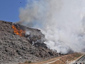 Kebakaran di TPA Putri Cempo Solo Seluas 6 Hektare