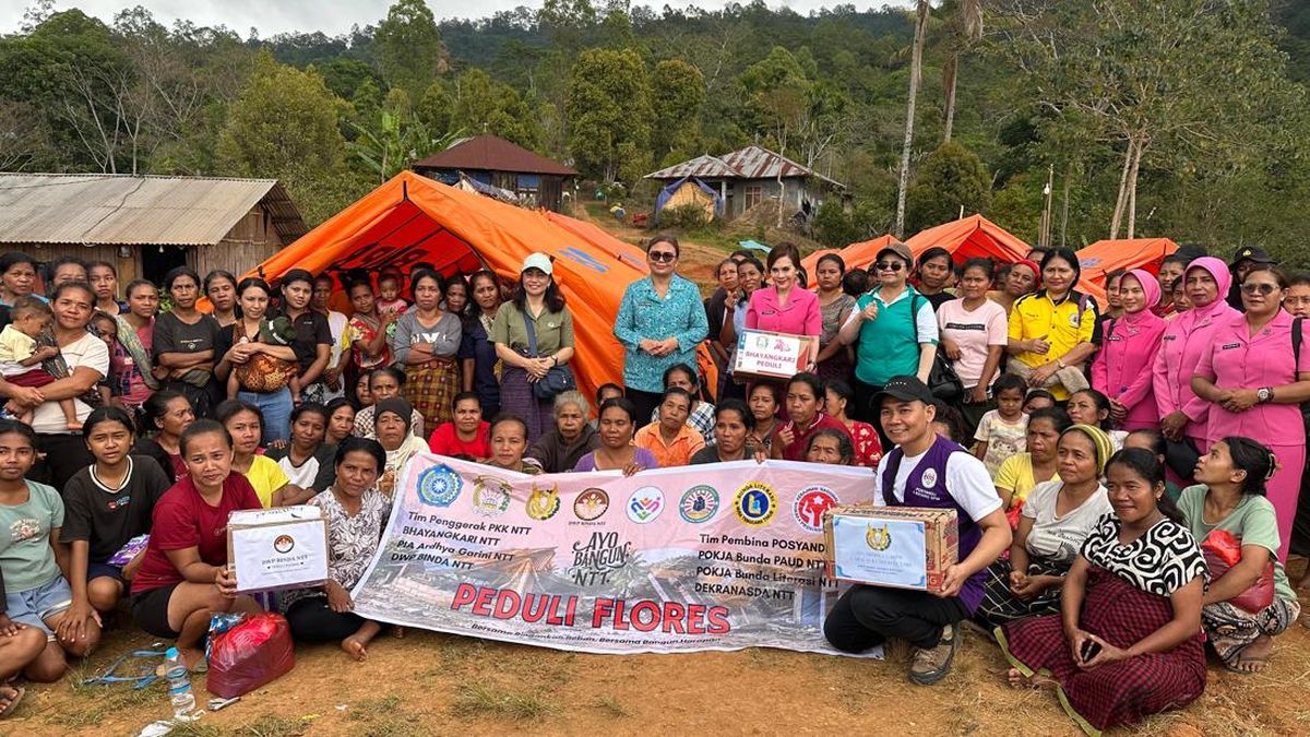 Bhayangkari Manggarai Salurkan Bantuan untuk Pengungsi di Cibal