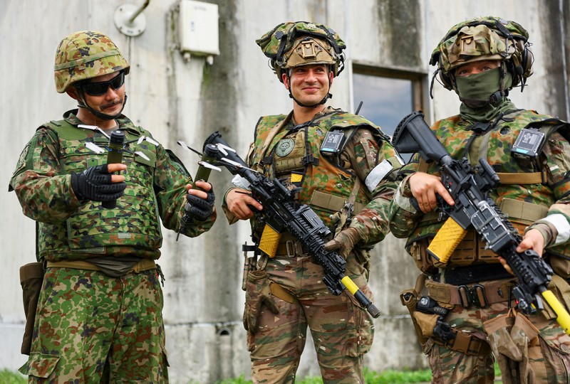 Latihan lapangan bilateral Jepang-Prancis