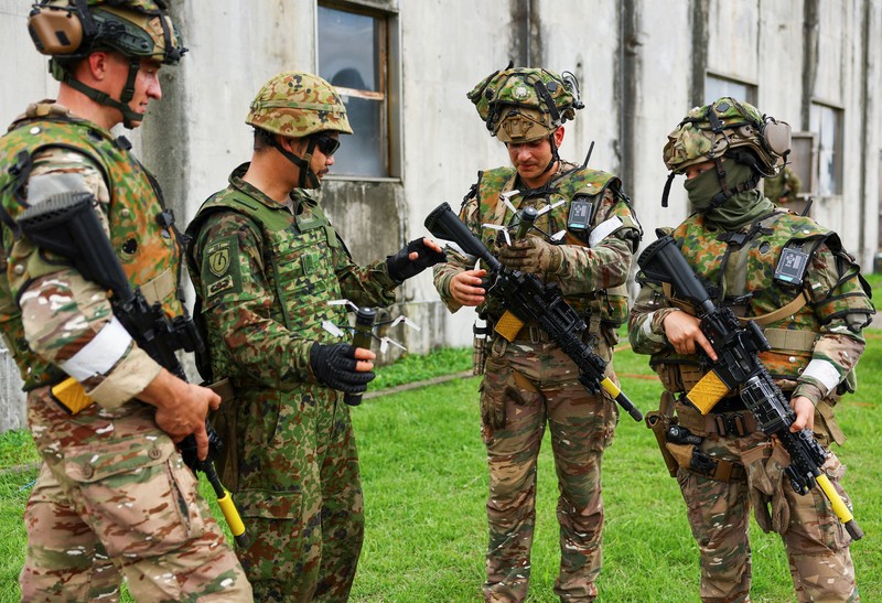 Latihan lapangan bilateral Jepang-Prancis