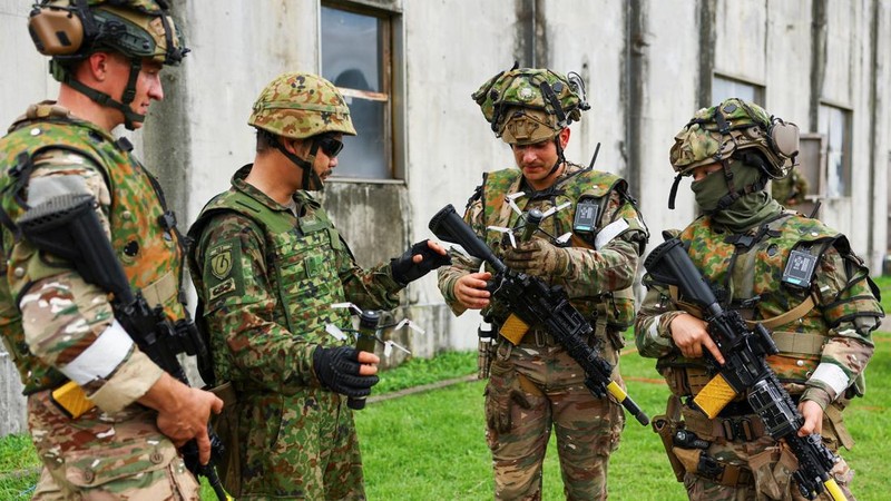 Latihan lapangan bilateral Jepang-Prancis