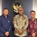 Menteri Pekerjaan Umum Dody Hanggodo menerima kunjungan Hashim Djojohadikusumo untuk berdiskusi mengenai arah pembangunan infrastruktur yang semakin produktif, inklusif, dan berkelanjutan di Kantor Kementerian PU, Jakarta. (Instagram/kementerianpu)