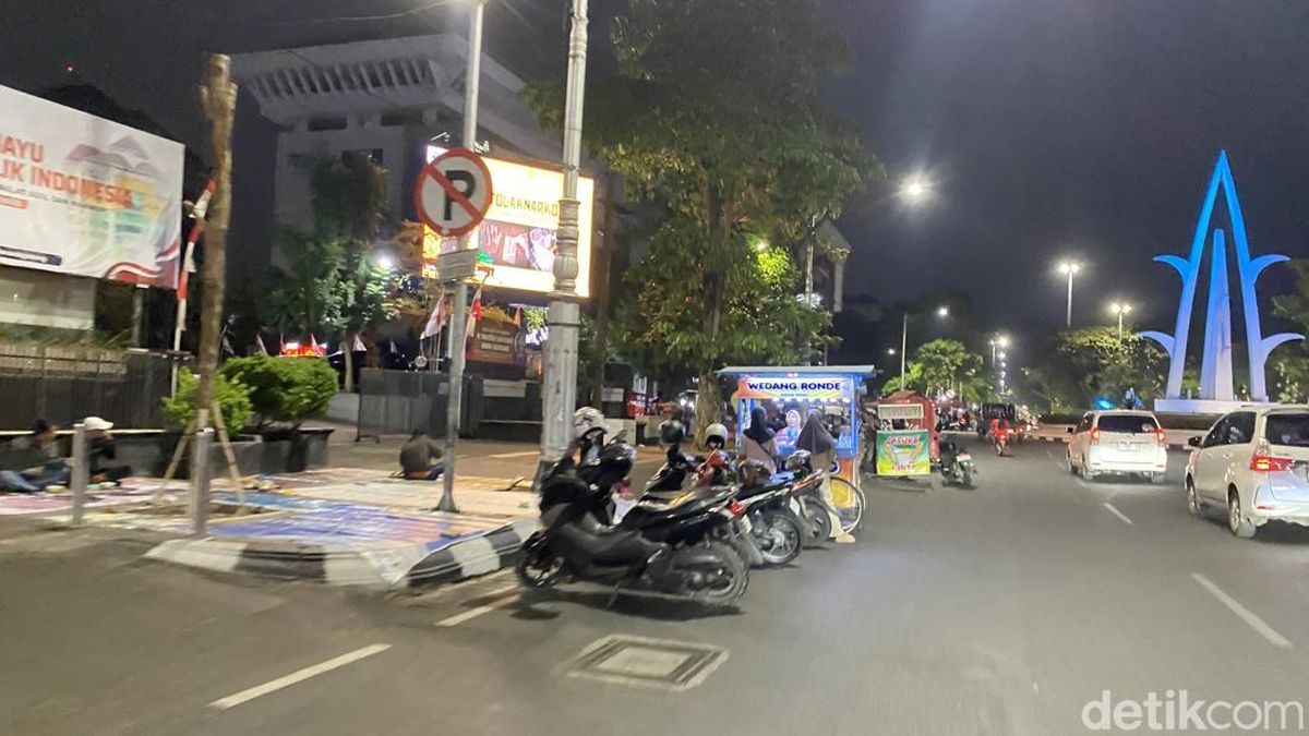 PKL Jalan Pahlawan Semarang Sambat Sepi Usai Pembeli Dipungut Parkir