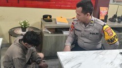 Pemuda di Palembang Diringkus Usai Rekam Bagian Dalam Rok Penjual Makanan