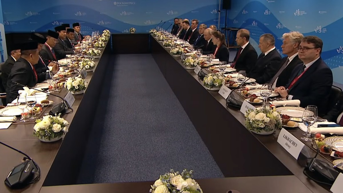 Prabowo Hadiri Jamuan Makan Siang dengan Putin, Sampaikan Pesan Ini