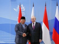 Momen Keakraban Prabowo & Putin di Rusia, Makan & Tertawa Bersama