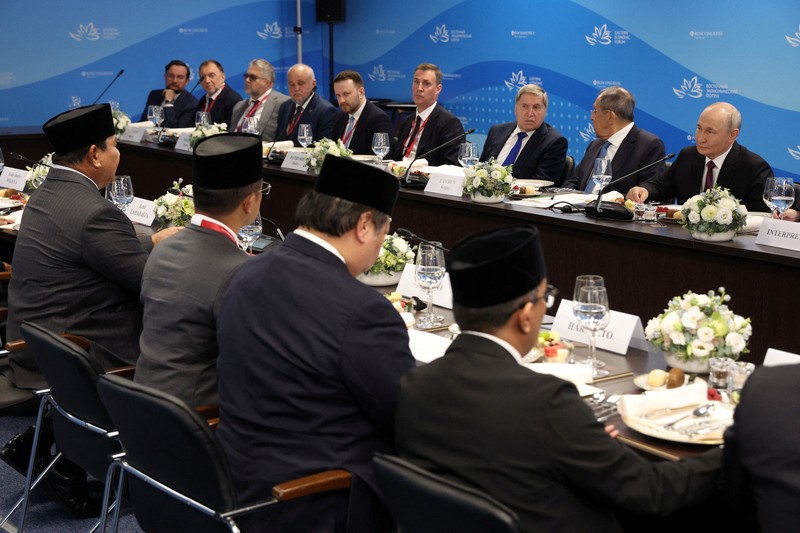 Presiden Rusia Putin dan Presiden Indonesia Subianto bertemu di Vladivostok. Rusia, Kamis (3/9/2026). (Pool via REUTERS)