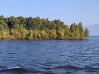 Sebuah pulau tiba-tiba muncul di tengah Danau Williston, Kanada. (Facebook/Rocky Avery)