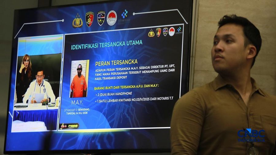 Sejumlah barang bukti dalam konferensi pers tidak pidana perjudian daring di Gedung Awaloedin Djamin Bareskrim Polri, Jakarta, Kamis, (3/9/2026).