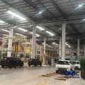 Seseorang melewati area produksi perakitan mobil listrik di Pabrik mobil listrik BYD di Subang, Jawa Barat, Kamis (3/9/2026). (CNBC Indonesia/Ferry Sandi)