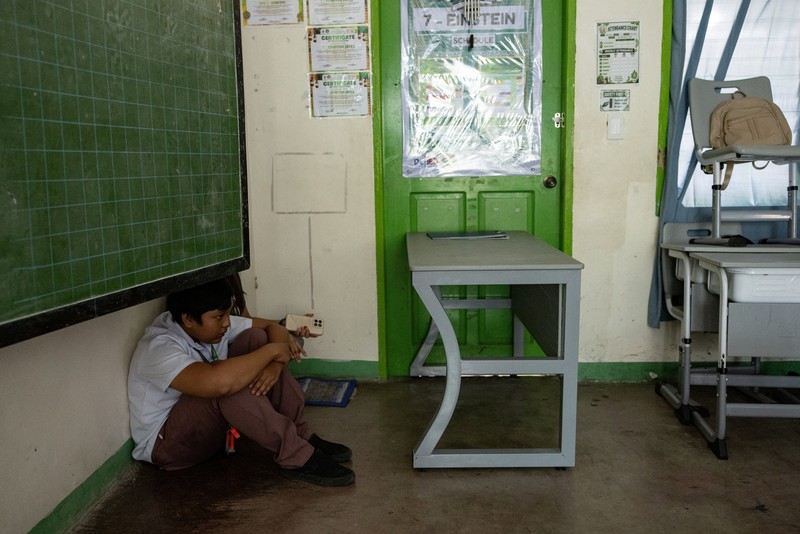 simulasi penanganan penembakan di SMA Carlos F. Gonzales, San Rafael, Bulacan, Filipina, Kamis (3/9/2026). (REUTERS/Eloisa Lopez)