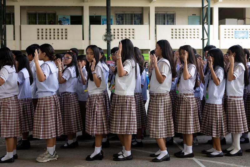 simulasi penanganan penembakan di SMA Carlos F. Gonzales, San Rafael, Bulacan, Filipina, Kamis (3/9/2026). (REUTERS/Eloisa Lopez)