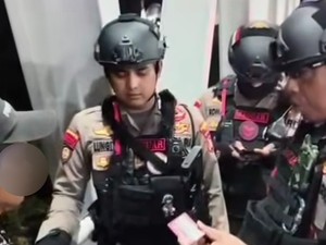 Sendirian di Pinggir Jembatan, Pria di Depok Ini Dapat Bantuan Khusus Polisi