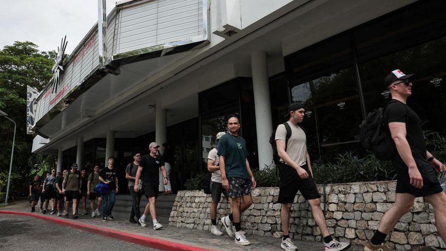 Anggota militer AS tiba di Hard Rock Hotel Pattaya untuk upacara penyambutan di Pattaya, Thailand, Rabu (2/9/2026). (REUTERS/Chalinee Thirasupa)