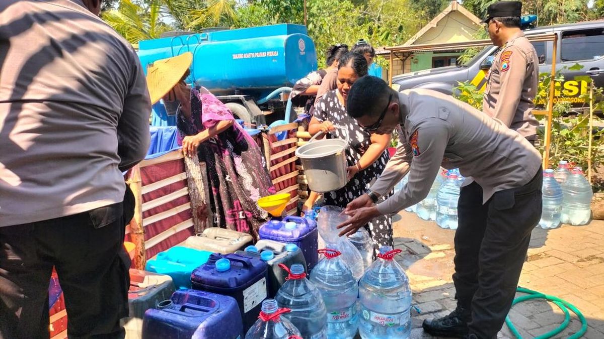 Kemarau Panjang, Polres Bojonegoro Suplai 25 Ribu Air Bersih ke Warga