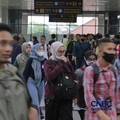Calon penumpang memadati peron Stasiun Manggarai-Depok-Bogor-Nambo, Jakarta, Jumat (4/9/2026). (CNBC Indonesia/Muhammad Sabki)
