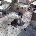 Cuplikan gambar dari video drone yang diambil pada 2 September memperlihatkan kerusakan pada halaman dan lubang di atap sebuah rumah tempat upacara pernikahan dilangsungkan. (Tangkapan Layar VIdeo/REUTERS)
