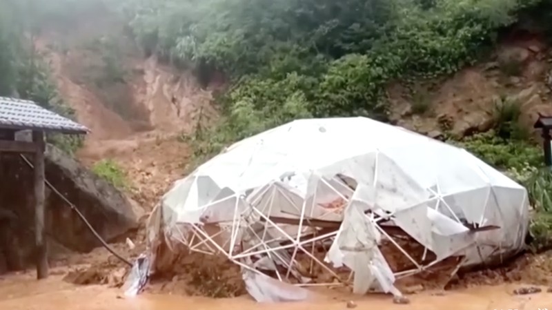 Dampak daritopan Saudel di Tenggara China, Kamis (3/9./2026). (Tangkapan Layar Video/REUTERS)
