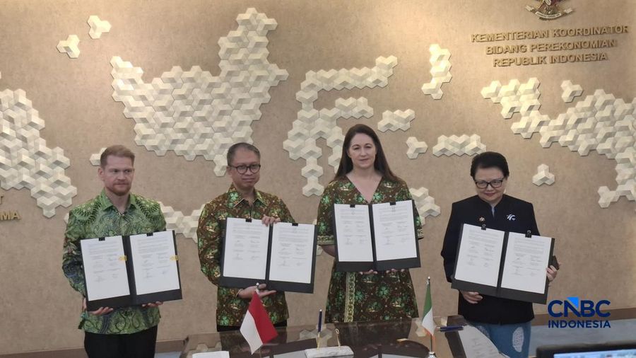 Deputi Bidang Koordinasi Kerja Sama Ekonomi dan Investasi Edi Prio Pambudi dalam konferensi pers di Jakarta, Jumat (4/9/2026). (CNBC Indonesia/Chandra Dwi Pranata)