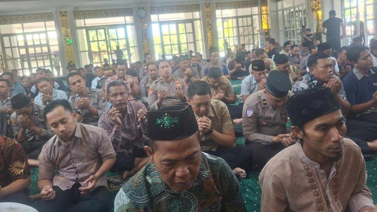 Polresta Sidoarjo Gelar Doa Bersama Warga untuk Santri Manbaul Hikam