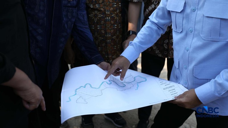 Menteri Koordinator Bidang Pangan Zulkifli Hasan, CEO CT Corp Chairul Tanjung dan Pengurus Besar Nahdlatul Ulama (PBNU) Mohammad Nuh mengunjungi SMA Kebangsaan Lampung, Jumat (4/9/2026).