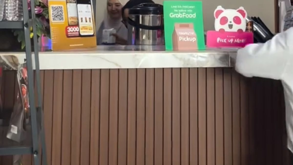 Viral! Pelanggan Inisiatif Bantu Barista yang Kewalahan Terima Pesanan