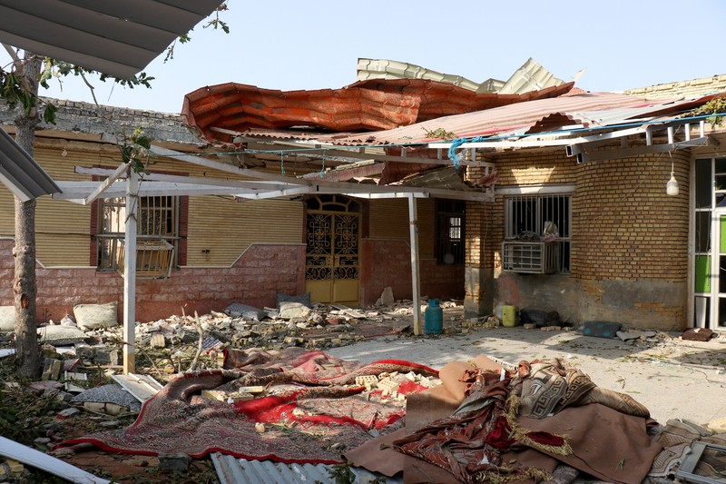 Cuplikan gambar dari video drone yang diambil pada 2 September memperlihatkan kerusakan pada halaman dan lubang di atap sebuah rumah tempat upacara pernikahan dilangsungkan. (Tangkapan Layar VIdeo/REUTERS)