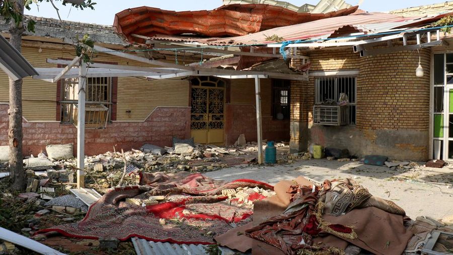 Puing-puing berserakan di sekitar rumah-rumah yang rusak akibat serangan yang dilaporkan terjadi di dekat lokasi pesta pernikahan di Kuhestak, Sirik, Iran, Rabu (2/9/2026). (via REUTERS/Razieh Poudat/ISNA/via WANA)