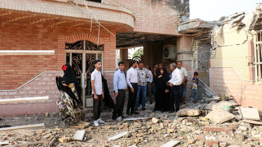 Puing-puing berserakan di sekitar rumah-rumah yang rusak akibat serangan yang dilaporkan terjadi di dekat lokasi pesta pernikahan di Kuhestak, Sirik, Iran, Rabu (2/9/2026). (via REUTERS/Razieh Poudat/ISNA/via WANA)