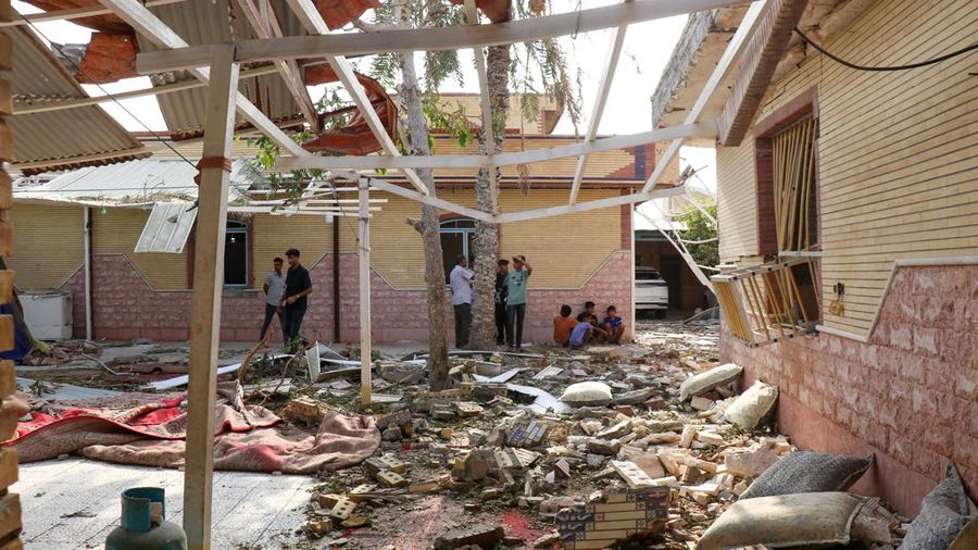 Puing-puing berserakan di sekitar rumah-rumah yang rusak akibat serangan yang dilaporkan terjadi di dekat lokasi pesta pernikahan di Kuhestak, Sirik, Iran, Rabu (2/9/2026). (via REUTERS/Razieh Poudat/ISNA/via WANA)