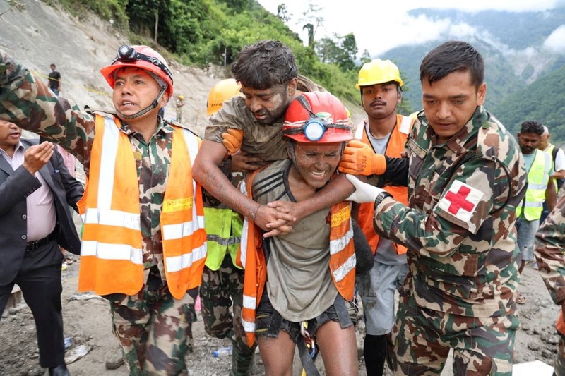 Operasi penyelamatan sedang berlangsung di Nepal menyusul banjir bandang dan tanah longsor di Nuwakot, Nepal, Jumat (4/9/2026). (REUTERS/Athit Perawongmetha)