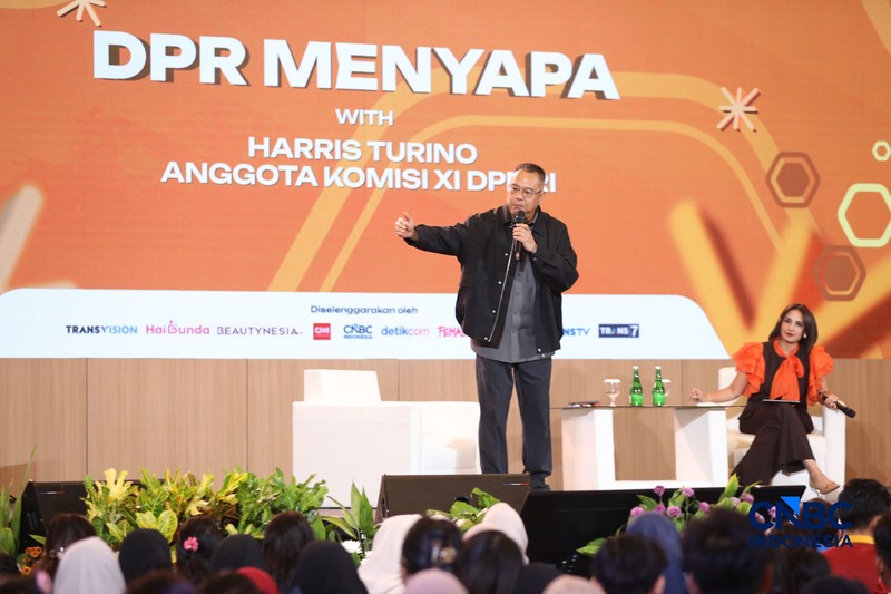 Anggota Komisi XI DPR RI, Harris Turino saat menyampaikan pemaparan dalam Lampung Financial Festival di Hotel Novotel, Bandar Lampung, Sabtu (5/9/2026). (CNBC Indonesia/Tri Susilo)
