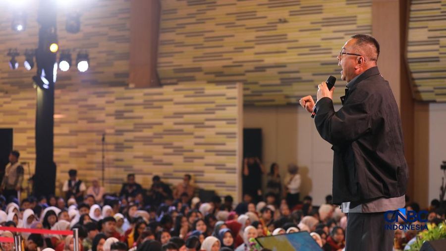 Anggota Komisi XI DPR RI, Harris Turino saat menyampaikan pemaparan dalam Lampung Financial Festival di Hotel Novotel, Bandar Lampung, Sabtu (5/9/2026).