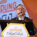Anggota Komisi XI DPRI, Marwan Cik Asan saat menyampaikan pemaparan dalam Lampung Financial Festival di Hotel Novotel, Bandar Lampung, Sabtu (5/9/2026). (CNBC Indonesia/Tri Susilo)
