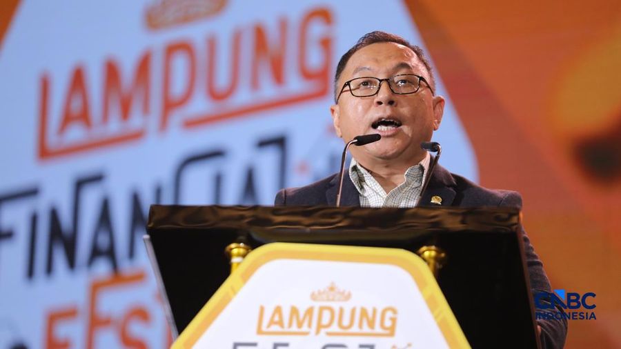 Anggota Komisi XI DPRI, Marwan Cik Asan saat menyampaikan pemaparan dalam Lampung Financial Festival di Hotel Novotel, Bandar Lampung, Sabtu (5/9/2026). (CNBC Indonesia/Tri Susilo)