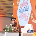 Chief Marketing Officer Raja Emas Indonesia, M. Rahmat saat menyampaikan pemaparan dalam Lampung Financial Festival di Hotel Novotel, Bandar Lampung, Sabtu (5/9/2026). (CNBC Indonesia/Tri Susilo)