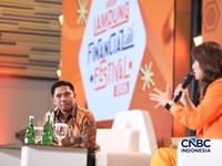 Chief Marketing Officer Raja Emas Indonesia, M. Rahmat saat menyampaikan pemaparan dalam Lampung Financial Festival di Hotel Novotel, Bandar Lampung, Sabtu (5/9/2026). (CNBC Indonesia/Tri Susilo)