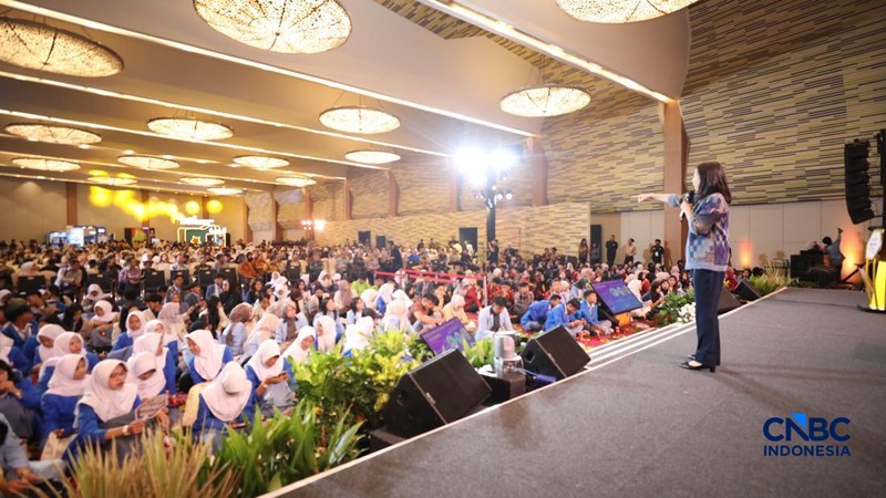 Deputi Gubernur Bank Indonesia, Filianingsih Hendartasaat menyampaikan pemaparan dalam Lampung Financial Festival di Hotel Novotel, Bandar Lampung, Sabtu (5/9/2026).