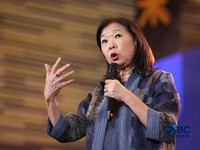 Deputi Gubernur Bank Indonesia, Filianingsih Hendartasaat menyampaikan pemaparan dalam Lampung Financial Festival di Hotel Novotel, Bandar Lampung, Sabtu (5/9/2026). (CNBC Indonesia/Tri Susilo)