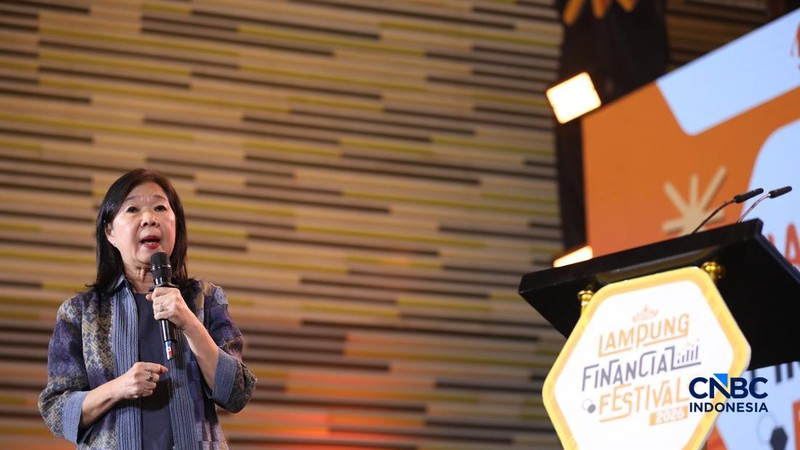 Deputi Gubernur Bank Indonesia, Filianingsih Hendartasaat menyampaikan pemaparan dalam Lampung Financial Festival di Hotel Novotel, Bandar Lampung, Sabtu (5/9/2026).