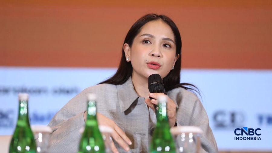 Direktur Utama dan Co Founder RANS Entertainment, Nagita Slavina saat menyampaikan pemaparan dalam Lampung Financial Festival di Hotel Novotel, Bandar Lampung, Sabtu (5/9/2026). (CNBC Indonesia/Tri Susilo)