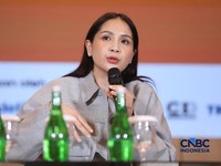 Direktur Utama dan Co Founder RANS Entertainment, Nagita Slavina saat menyampaikan pemaparan dalam Lampung Financial Festival di Hotel Novotel, Bandar Lampung, Sabtu (5/9/2026). (CNBC Indonesia/Tri Susilo)