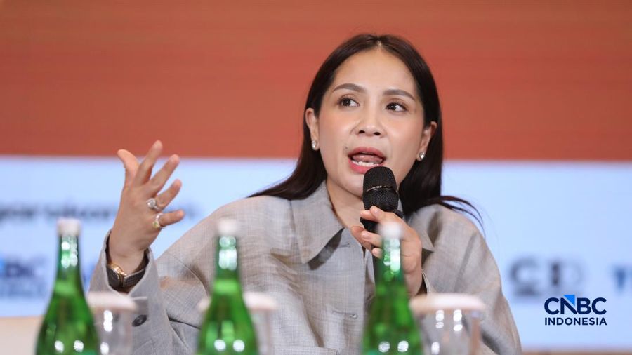 Direktur Utama dan Co Founder RANS Entertainment, Nagita Slavina saat menyampaikan pemaparan dalam Lampung Financial Festival di Hotel Novotel, Bandar Lampung, Sabtu (5/9/2026). (CNBC Indonesia/Tri Susilo)